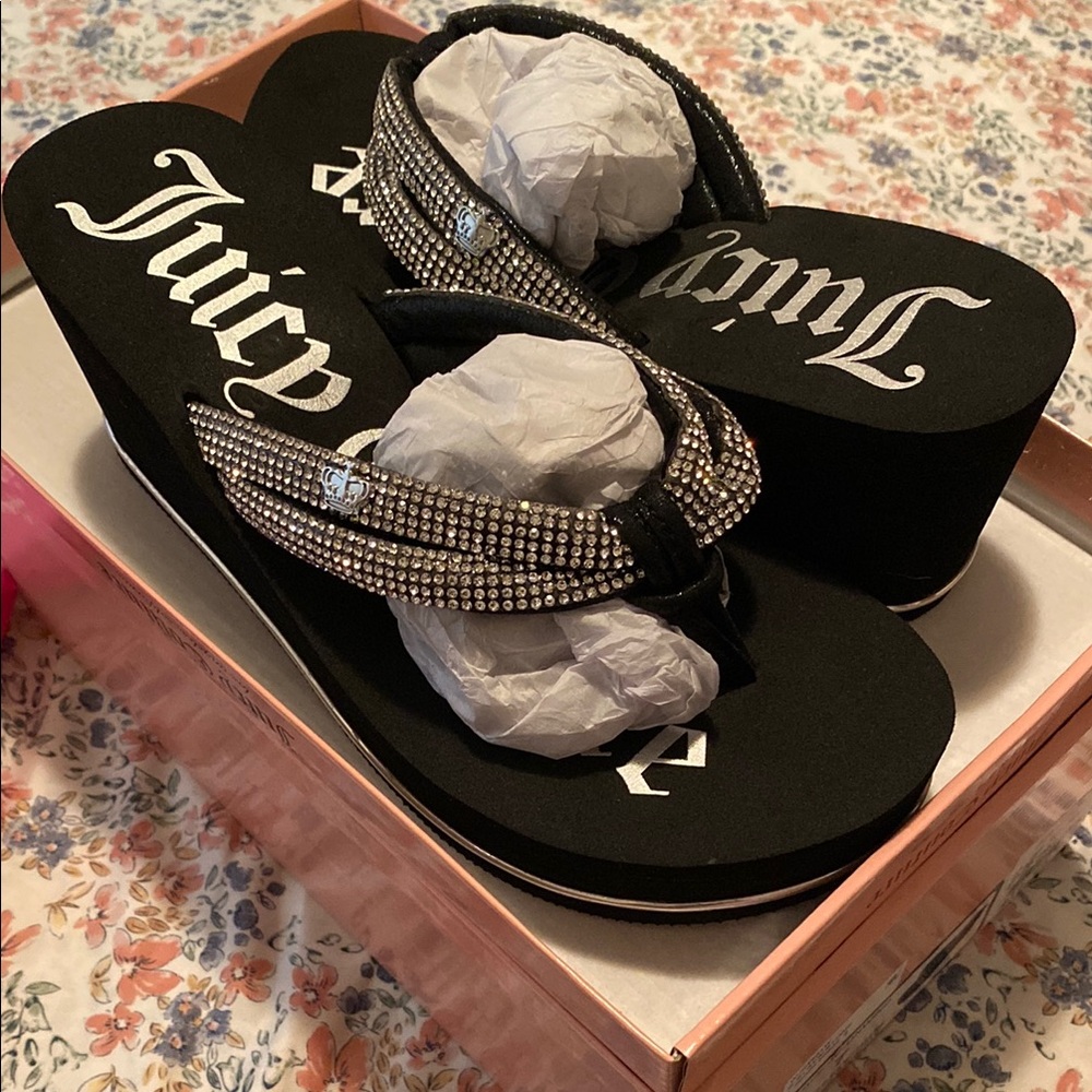 🖤🩶🖤NEW!!!!BEAUTIFUL Juicy Couture Black and Silver Rhinestone Sandals